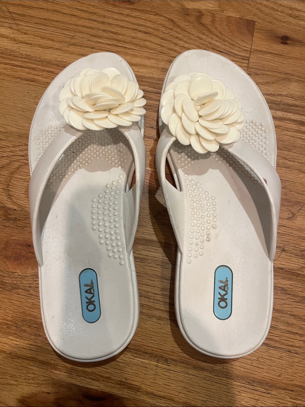 OKA b. Cream Floral Slip-On Sandals